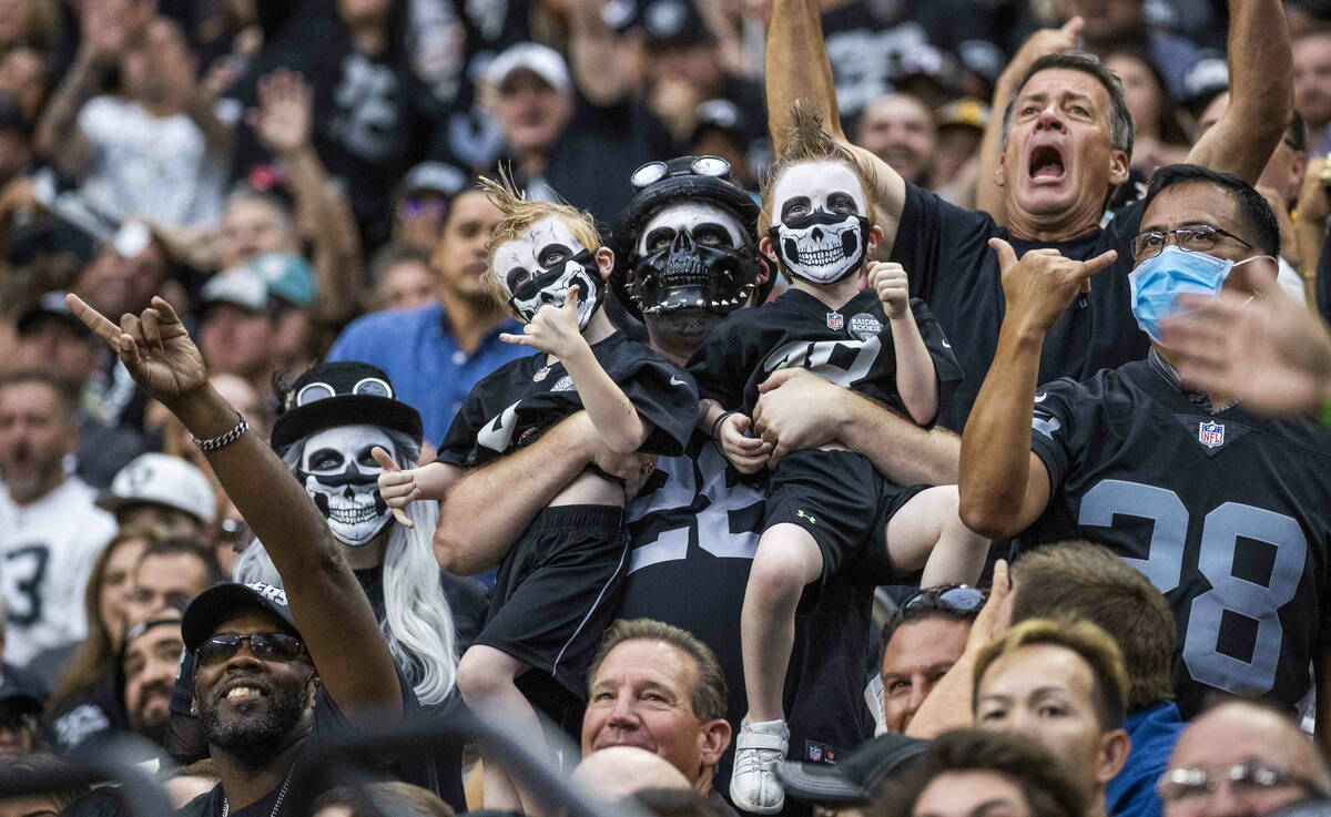 Raiders' fans in full costume for Dolphins game in Las Vegas — PHOTOS | Raiders News | Sports