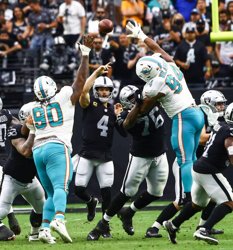 Raiders quarterback Derek Carr (4) throws a pass during the second half of NFL game against the ...