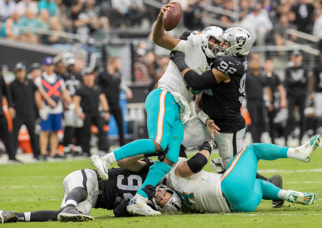 Las Vegas Raiders defensive end Carl Nassib (94) and Las Vegas Raiders defensive end Solomon Th ...