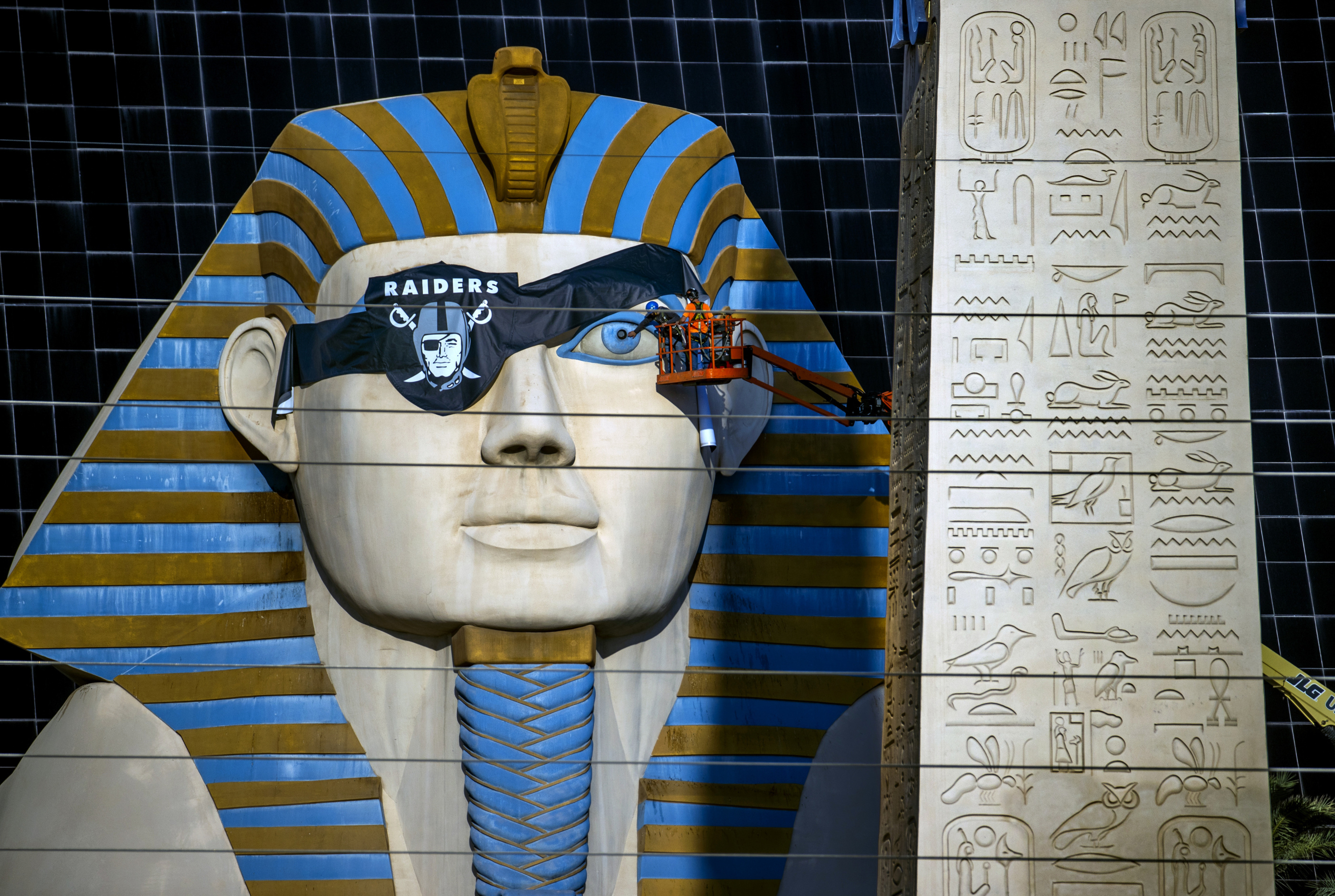 Luxor's sphinx joins Raider Nation donning pirate eye patch, Raiders News