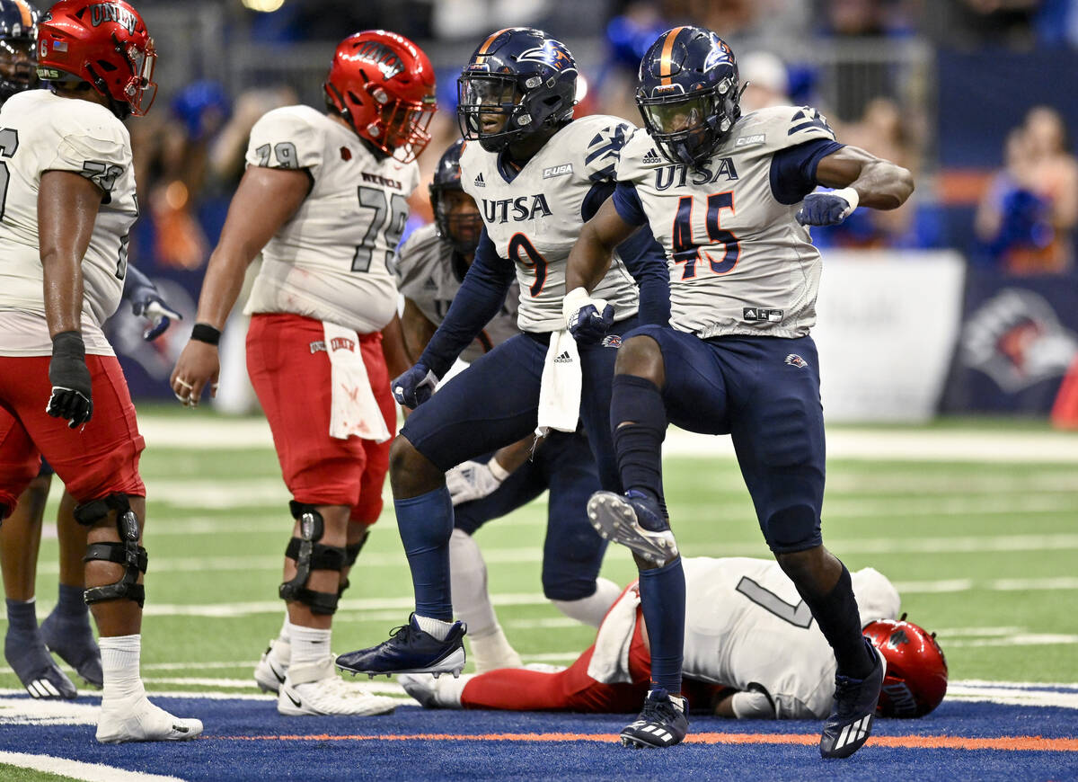 UTSA's Clarence Hicks (9) celebrates with teammate DeQuarius Henry (45) after sacking UNLV quar ...