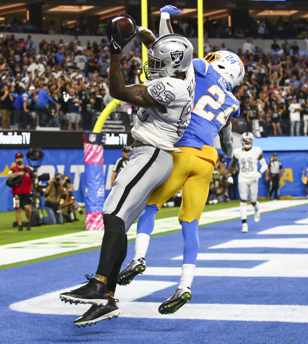 Raiders tight end Darren Waller (83) pulls in a touchdown pass against Los Angeles Chargers def ...