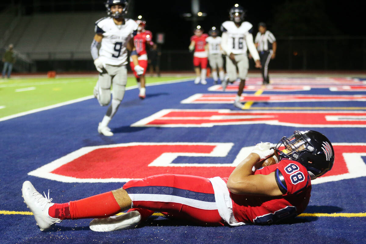 Coronado's Michael Floyde (88) catches the ball for a two-point conversion in the second half o ...