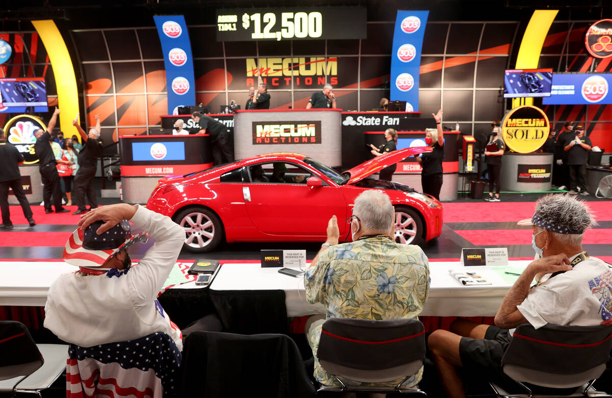 Bidders, including from left, Greg Prante of St. Louis, Mo, Jim Guck of Webster, N.Y., and Char ...