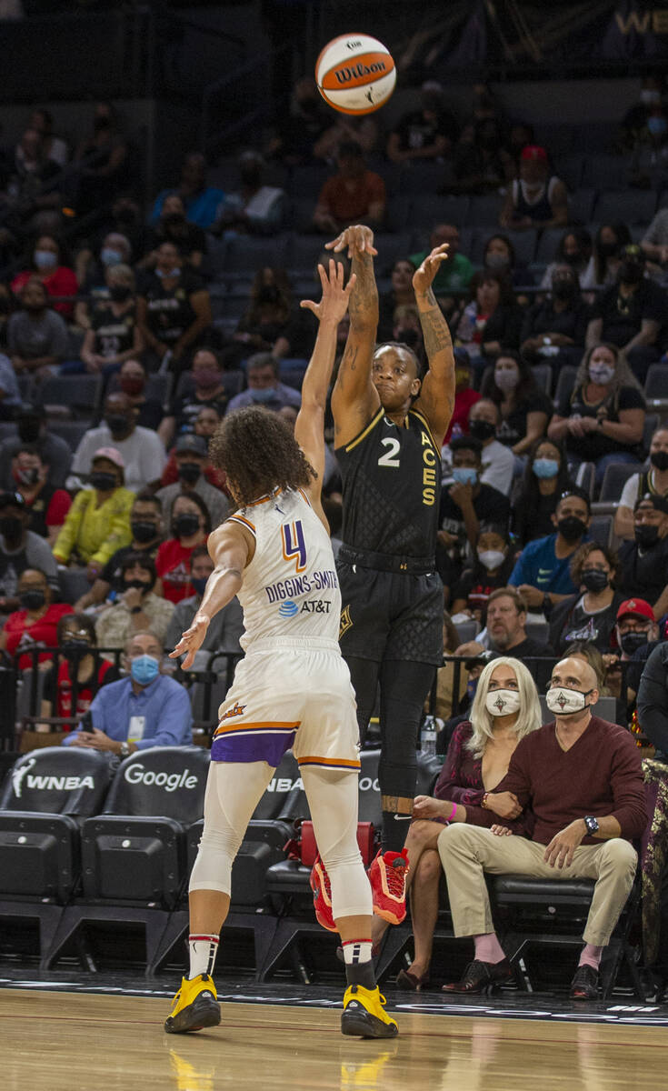 Las Vegas Aces guard Riquna Williams (2) shoots a basket over Phoenix Mercury guard Skylar Digg ...