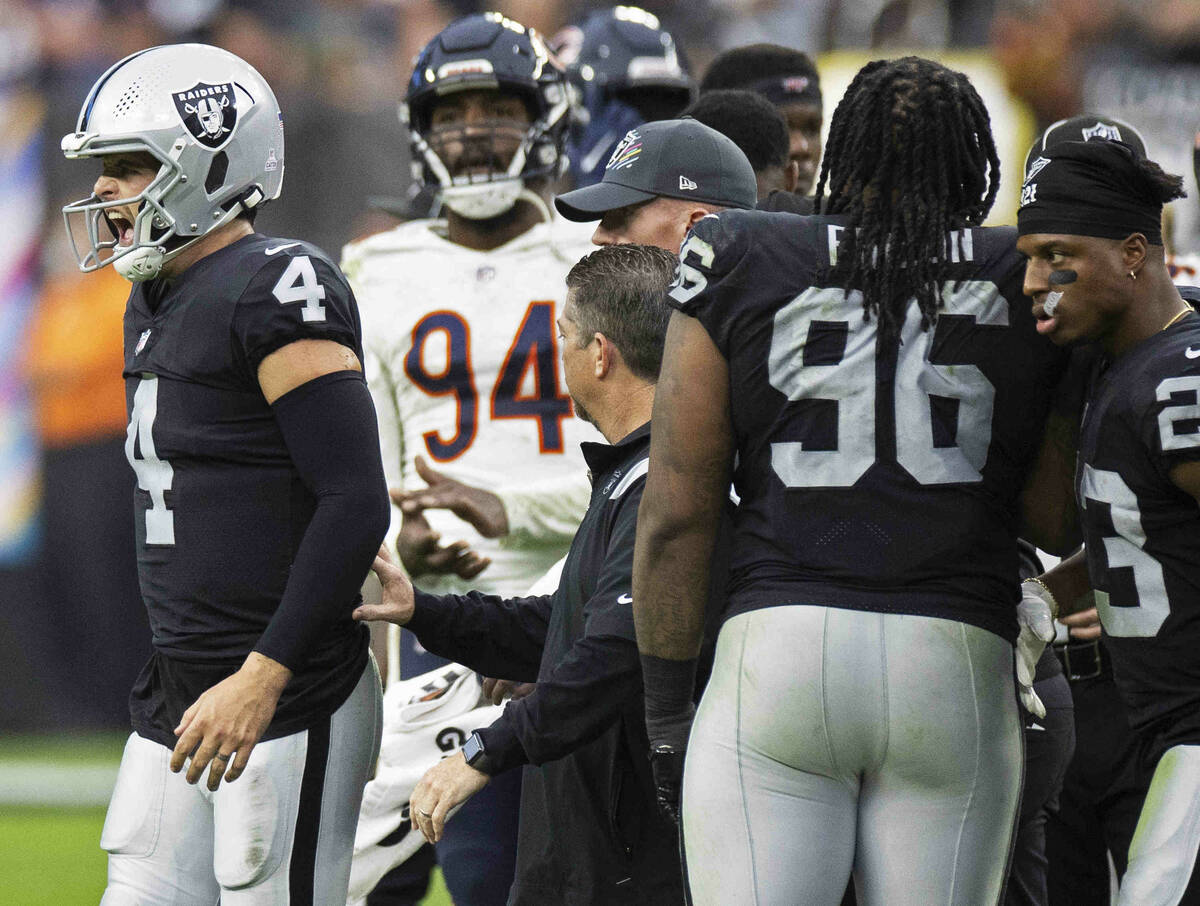 Raiders quarterback Derek Carr (4) winces in pain in the second half of an NFL football game ag ...