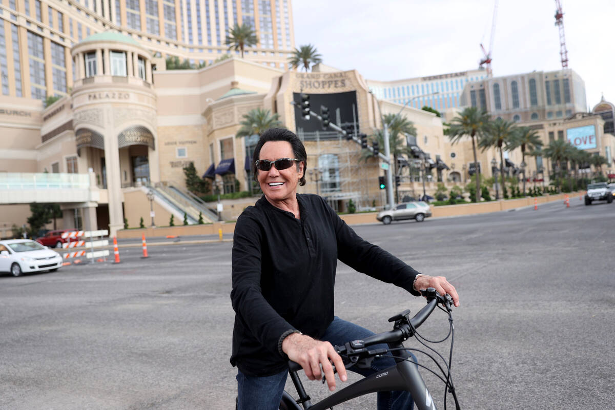 Mr. Las Vegas Wayne Newton takes a break in front of The Venetian and Palazzo during a bicycle ...