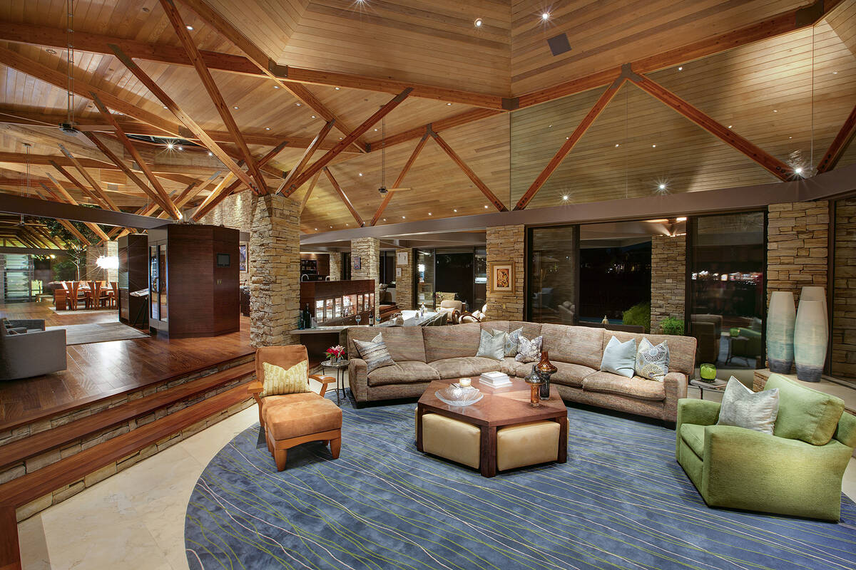 Family room. (Synergy Sotheby’s International Realty)