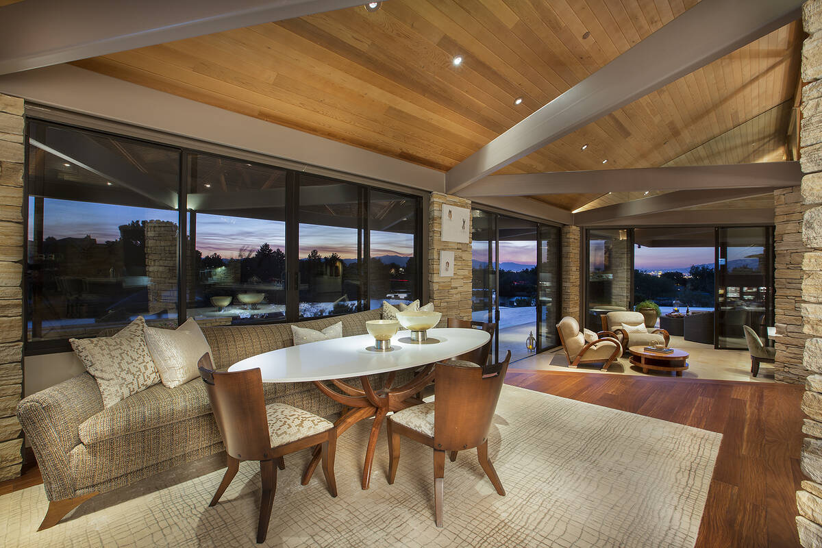 Breakfast nook. (Synergy Sotheby’s International Realty)