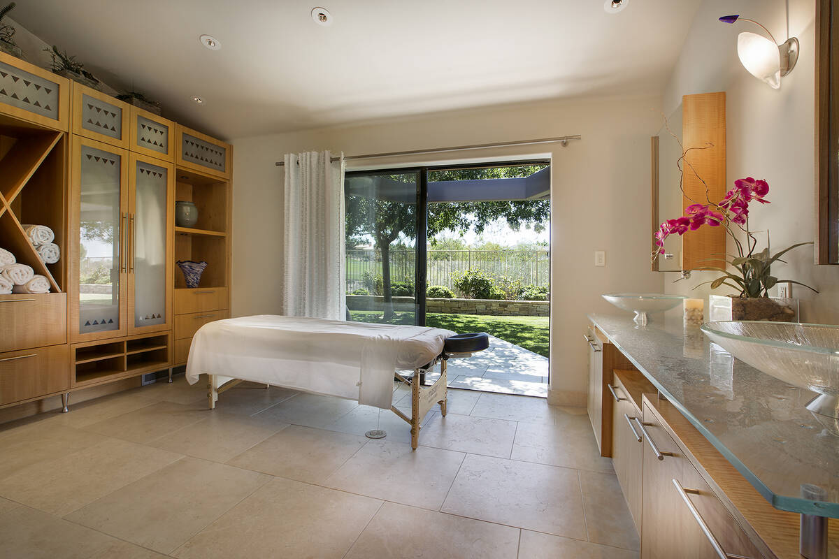 The spa room. (Synergy Sotheby’s International Realty)