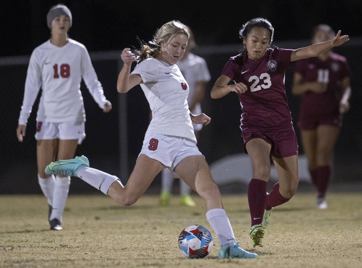 Coronado's Molly Russell (9) shoots on goal past Desert Oasis' Victoria Poon (23) in the first ...