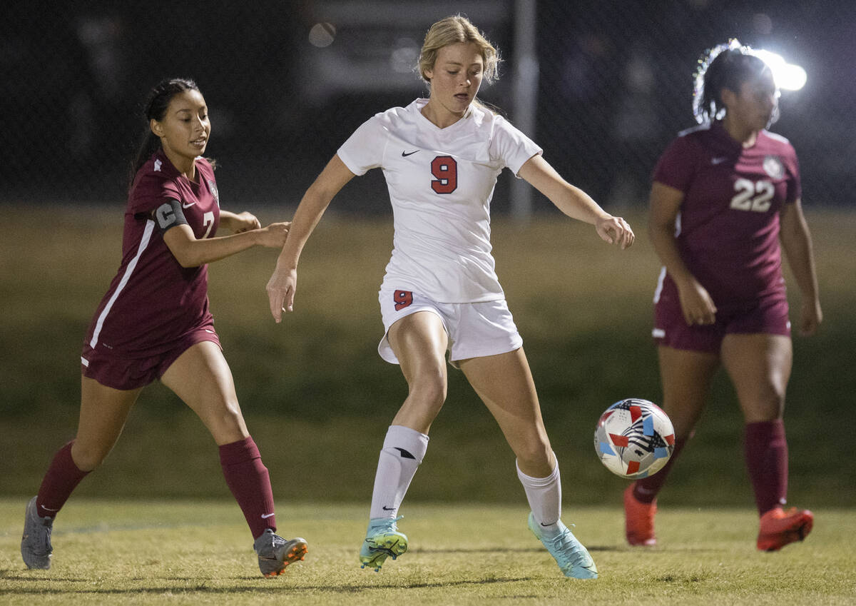 Coronado's Molly Russell (9) pushes the shot  up   tract  past   Desert Oasis' Julieta Gutierrez (7) ...