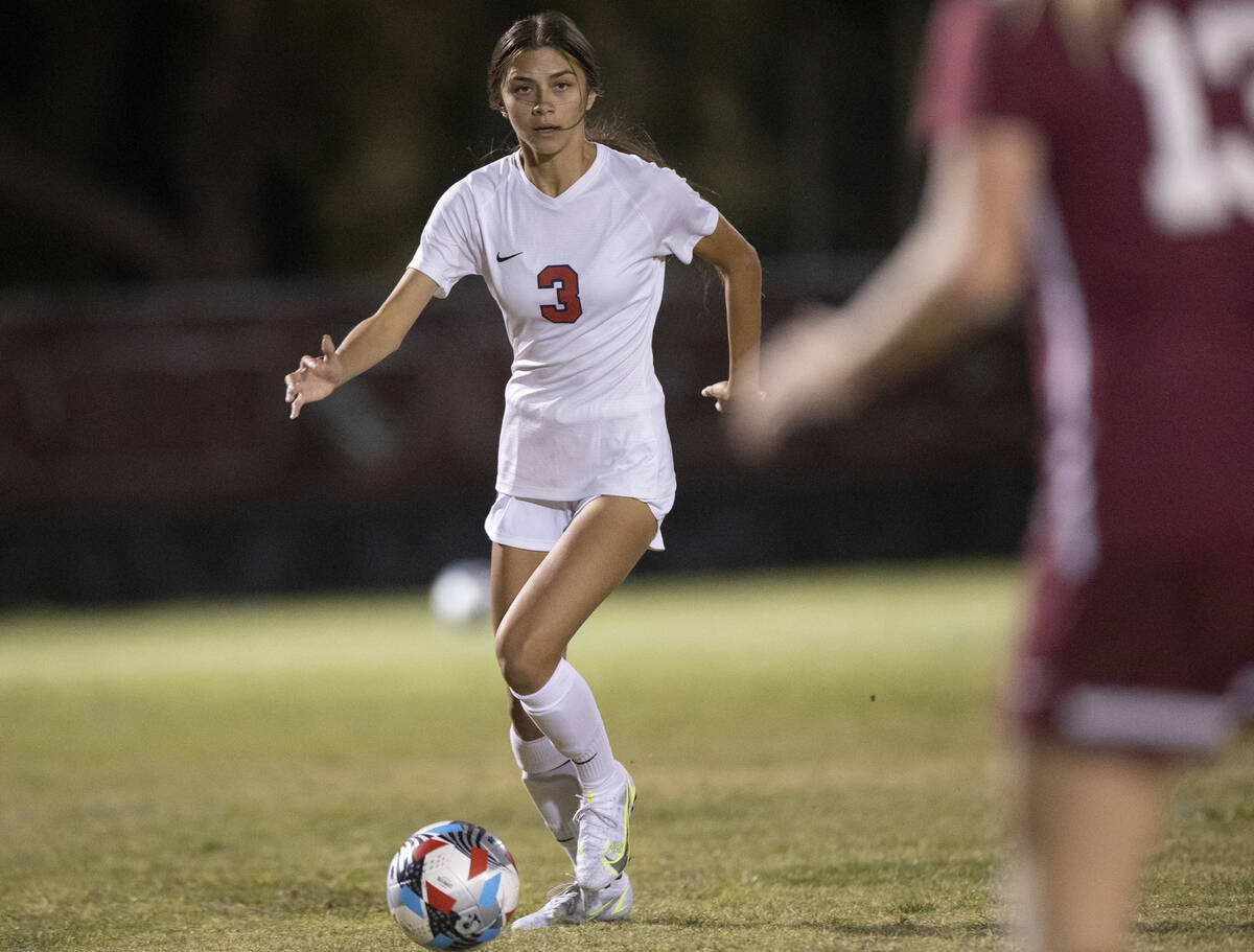 Coronado's Chrysta Vasquez (3) pushes the shot  up   tract  with Desert Oasis' Sydney Bastin (13) d ...