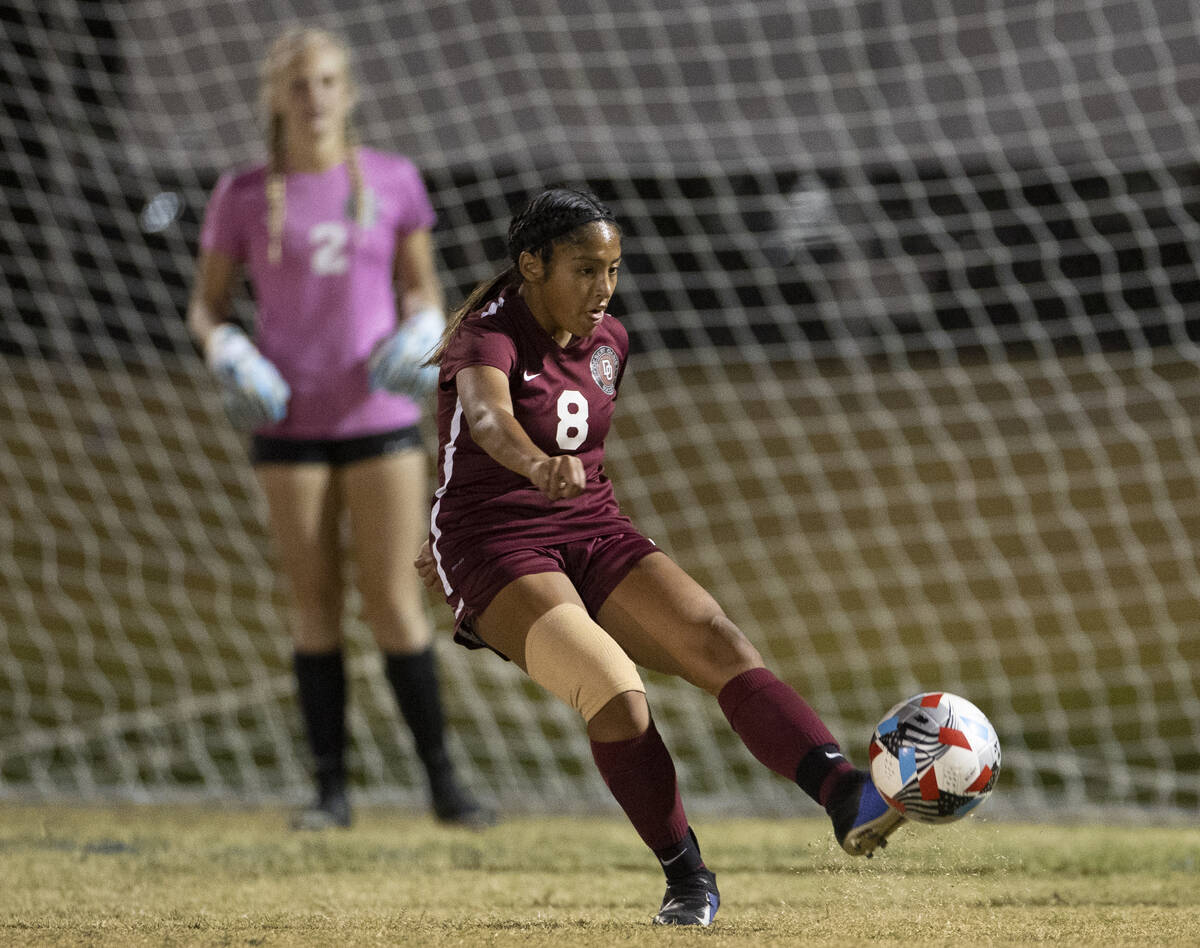 Desert Oasis' Jessica Leon (8) takes a free kick in the first half during a girls high school s ...