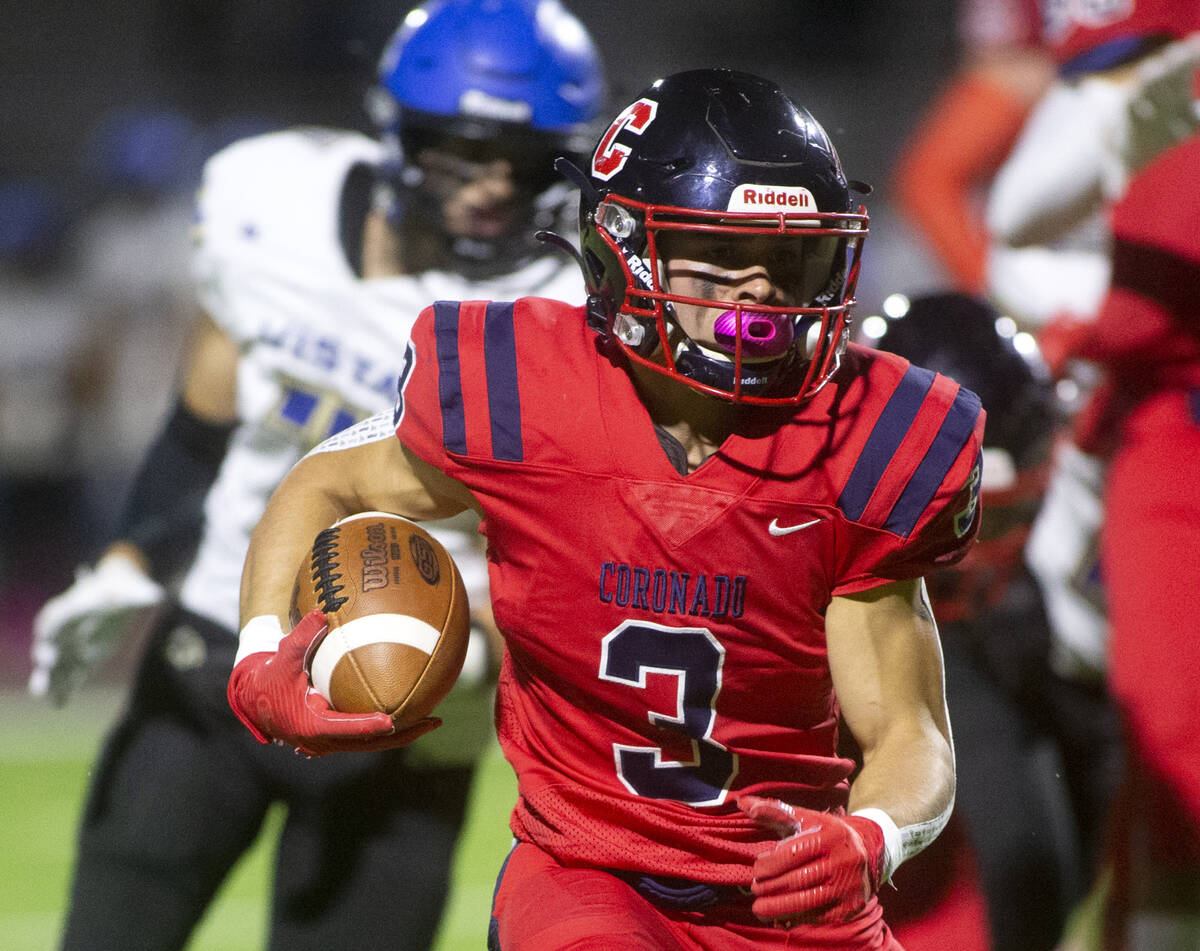 Coronado's Chris Avila (3) rushes the ball during a high school football game against Sierra Vi ...