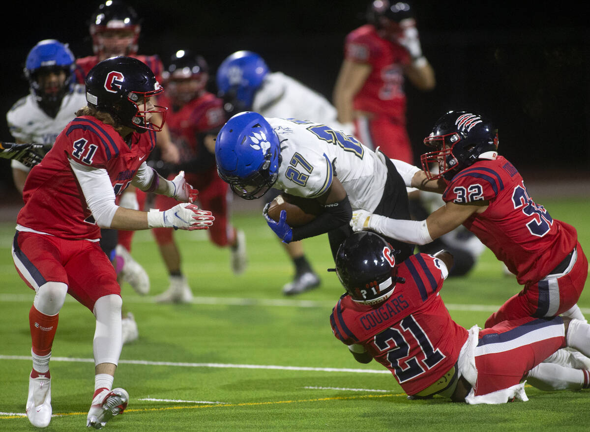Sierra Vista's Omari Evans (27) is tacked by Coronado's Lazerre Doucet Jr. (21) and Yuuto March ...