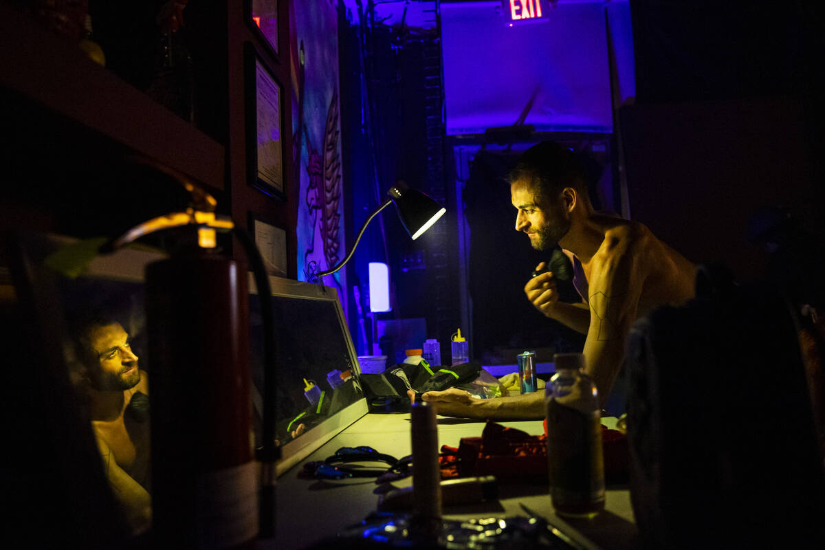Robert Ryan gets ready before perfoming in ҈ot TrashӠat Majestic Repertory Theatre ...