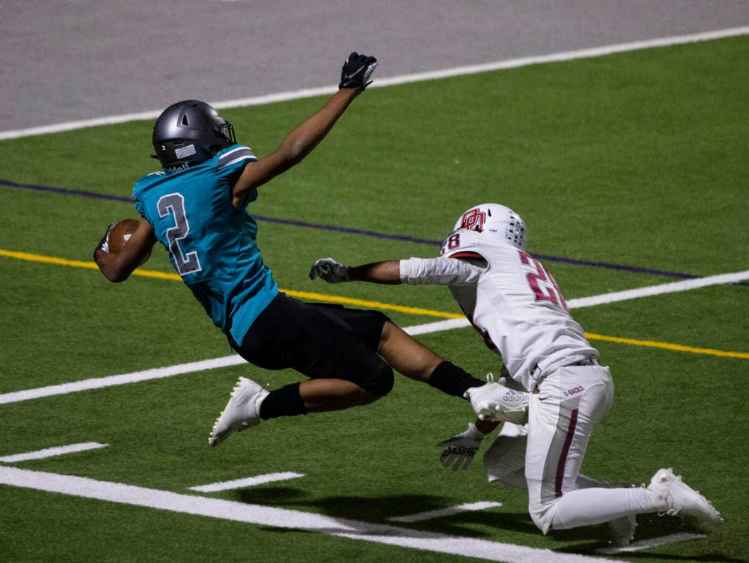 Desert Oasis defensive end Xzavery Simi (28) defends against Silverado High’s runing ba ...