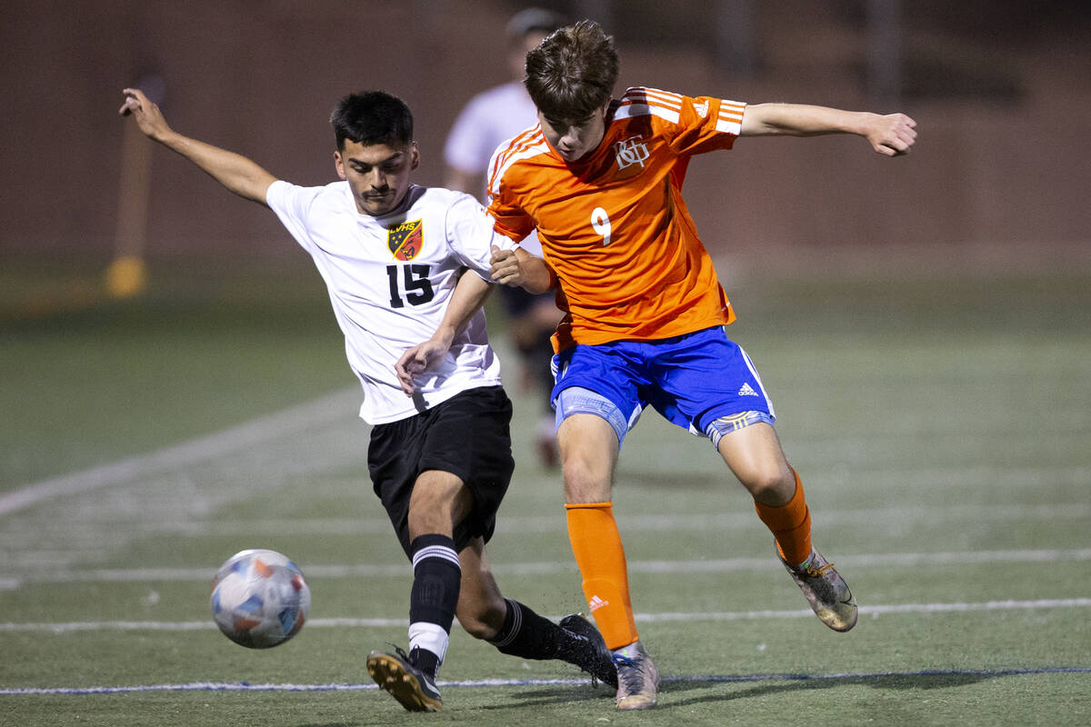 Las Vegas' Jeremiah Garcia (15) passes as Bishop Gorman's Caedon Cox (9) catches up to him duri ...