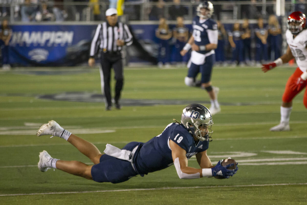 Nevada tight end Cole Turner makes a diving catch against UNLV during the first half of an NCAA ...