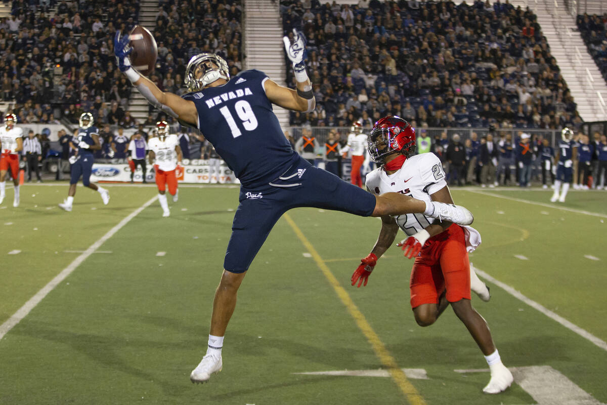 Nevada tight end Cole Turner (19) makes the one handed catch for a touchdown over UNLV defensiv ...