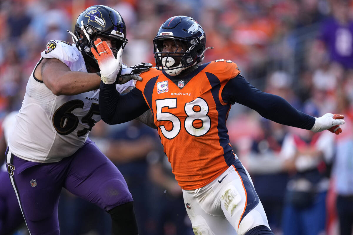 Denver Broncos outside linebacker Von Miller (58) battles against Baltimore Ravens offensive ta ...