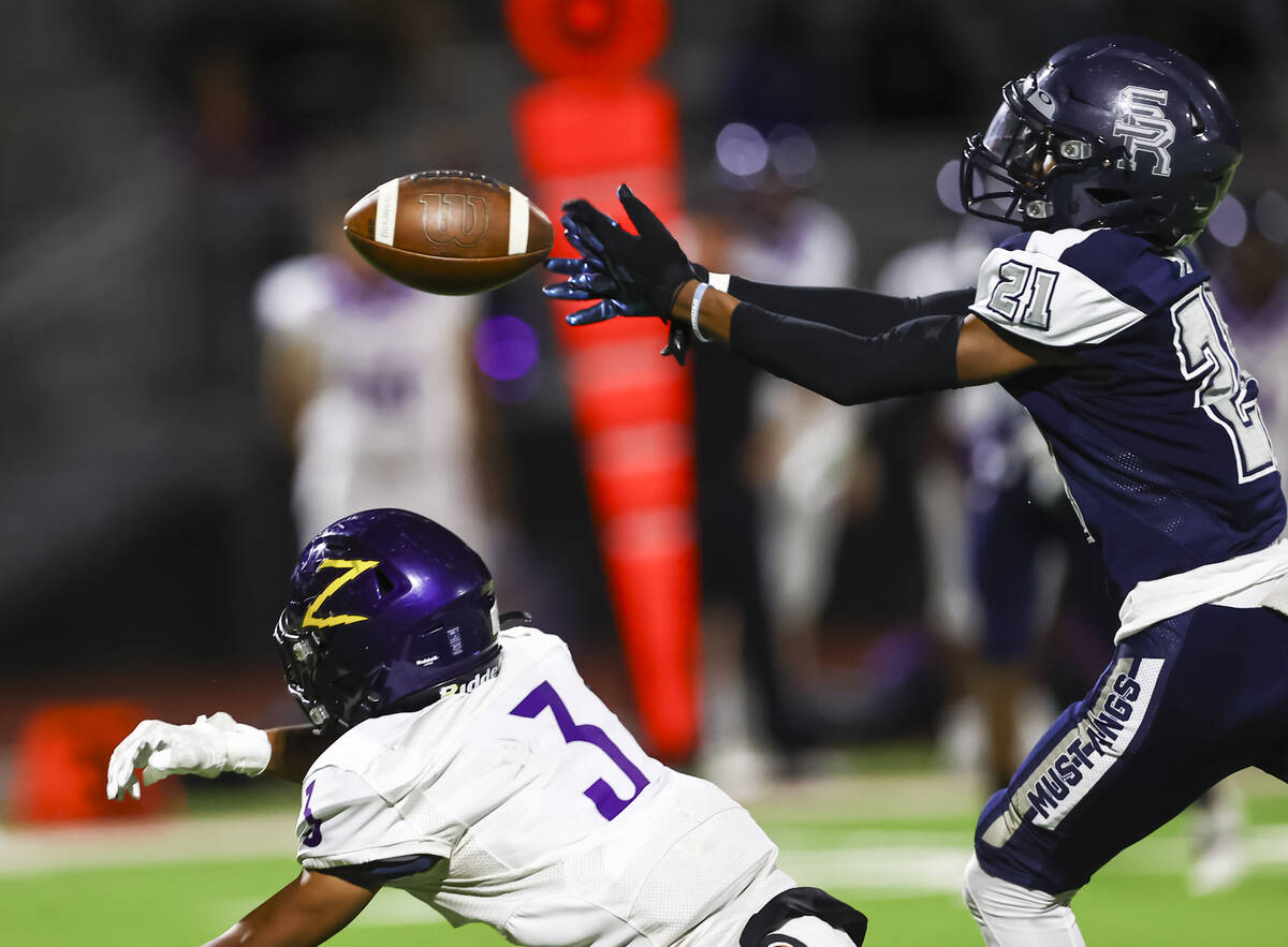 Shadow Ridge's Jeremiah Campbell (21) nearly intercepts the ball after breaking up a pass inten ...