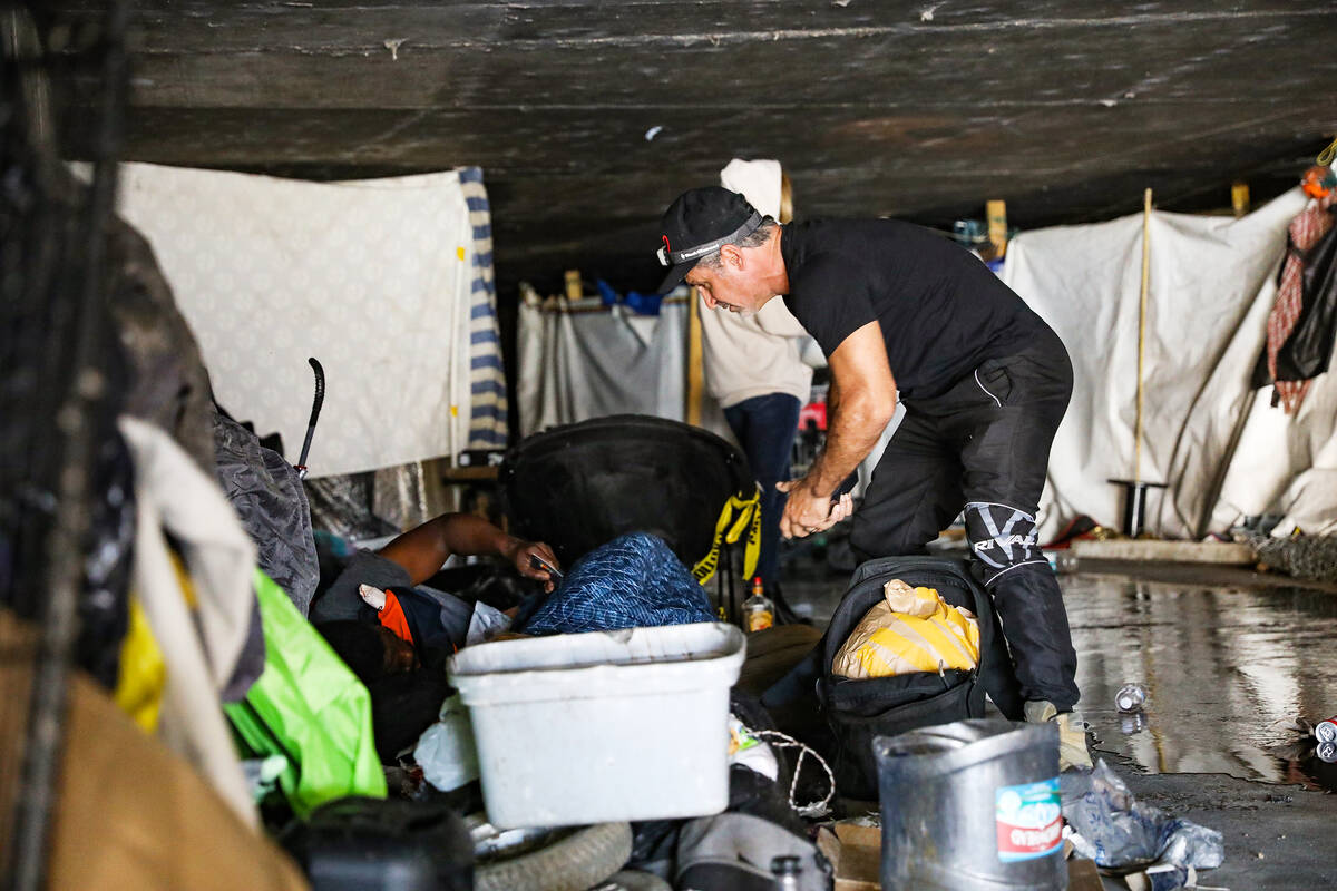 Dave Marlon, CEO of CrossRoads of Southern Nevada and VegasStronger, hands out food and gatorad ...