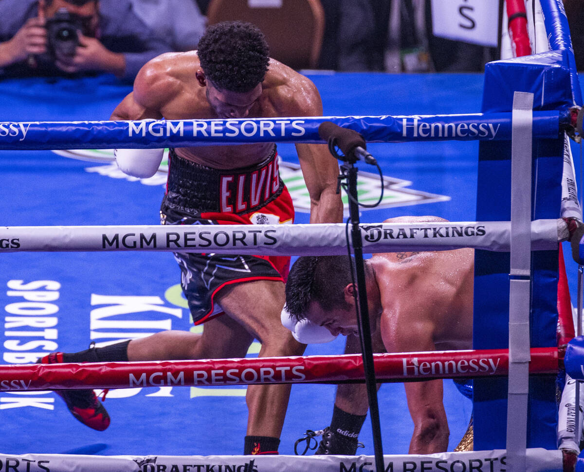 Elvis Rodriguez, left, sends Juan Pablo Romero to the canvas in the fourth round during their s ...