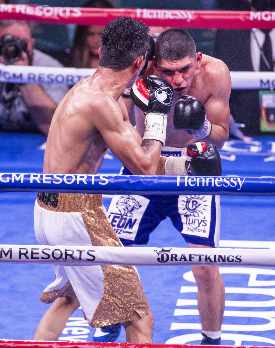 Rey Vargas sends ascot to the head of Leonardo Baez in the 7th round during their super bantamw ...