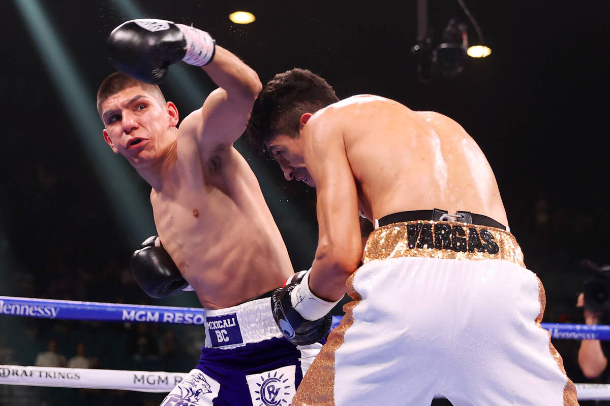 Rey Vargas, right, dodges a punch against Leonardo Baez in the fourth round of a featherweight ...