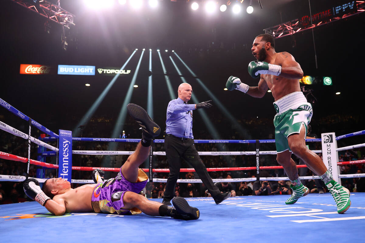 Anthony Dirrell, right, knocks out Marcos Hernandez in the fourth round of a super middleweight ...