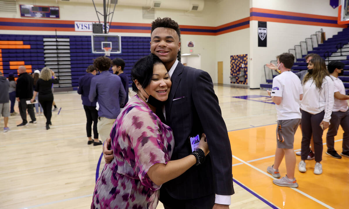 Justin Crawford with his mother Amy Freeman after signing a national letter of intent to play b ...