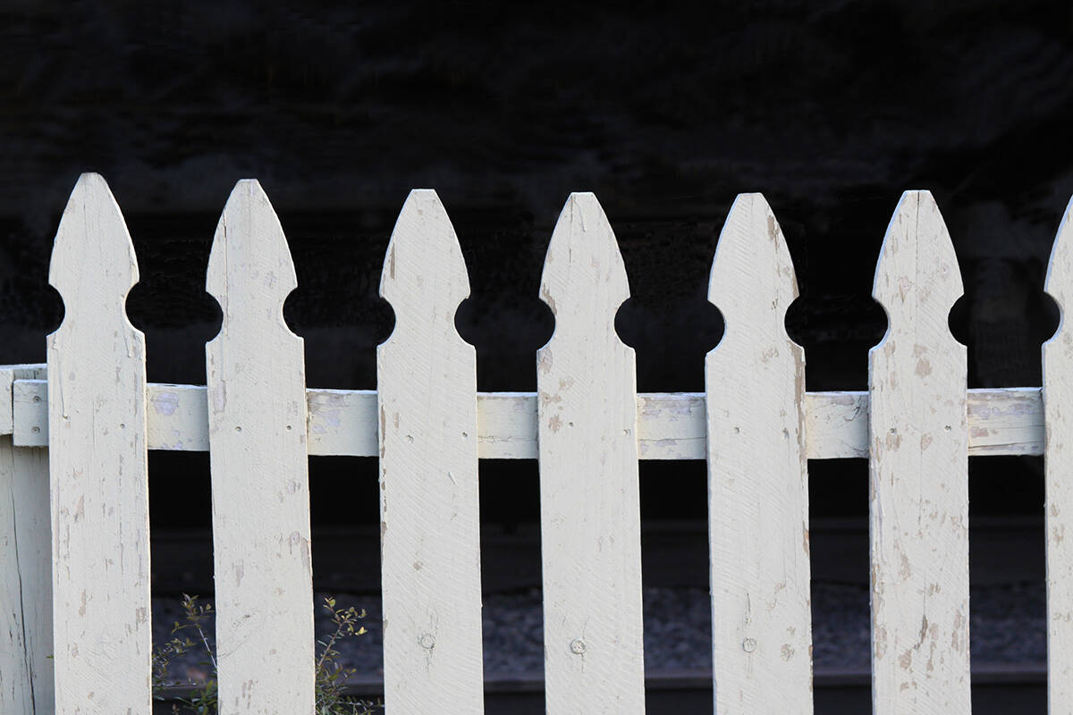 Black or white? Can HOA determine fence color? Barbara Holland Homes Homes Columns