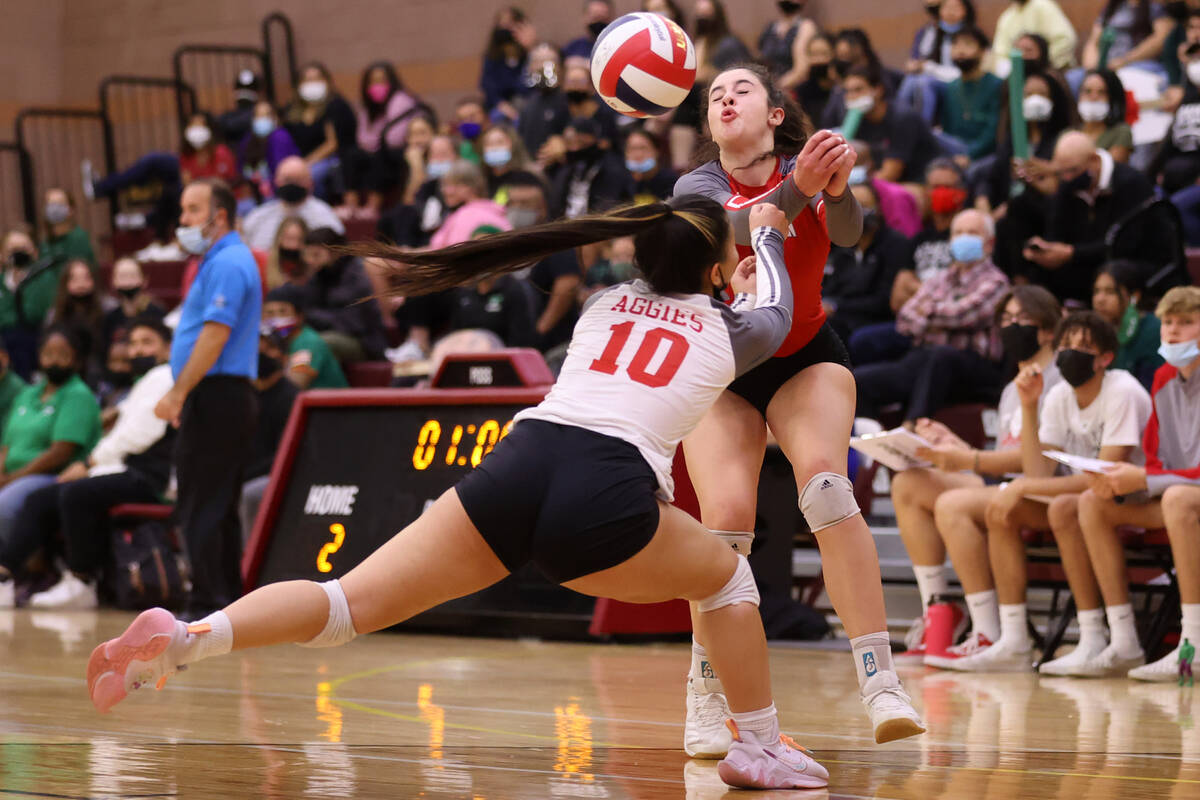 Arbor View's Sophia Ortquist (10) and Alysa O'Brien (5) collide while going for the ball during ...