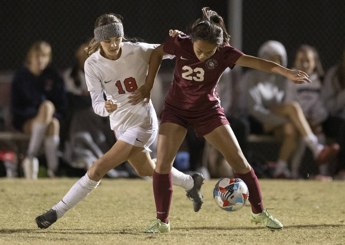 Coronado's Trinity Buchanan (18) fights for possession with Desert Oasis' Victoria Poon (23) in ...