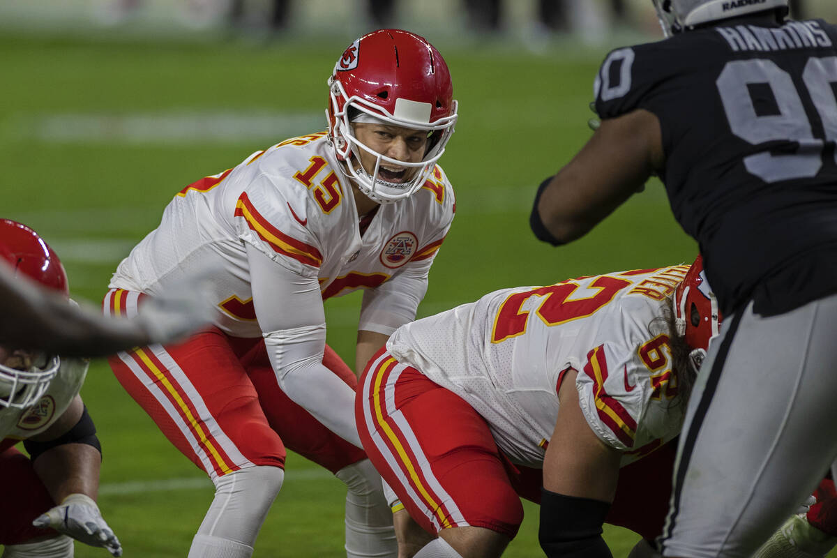 Raiders, Chiefs look for leg up in tight AFC West race