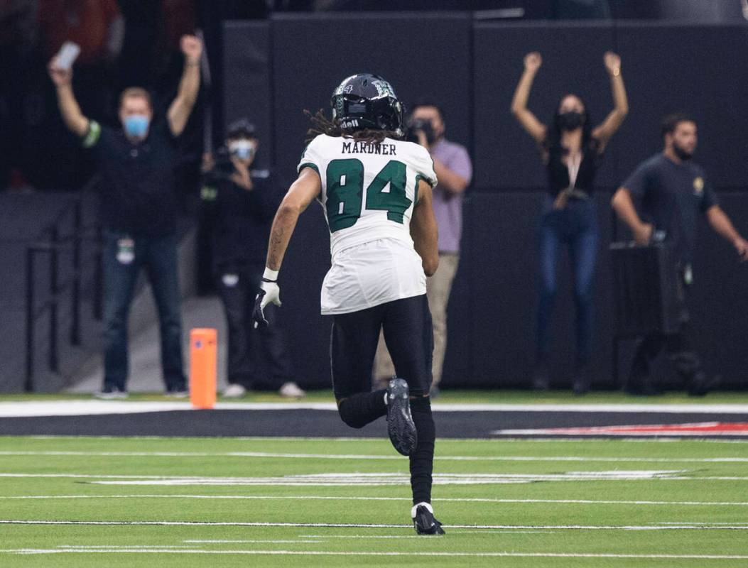 Hawaii Warriors wide receiver Nick Mardner (84) runs for a touchdown during the first quarter o ...