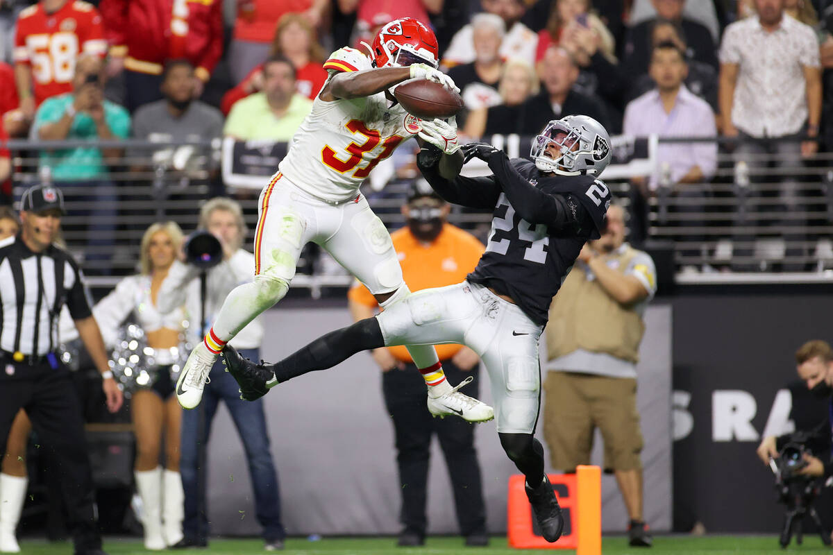 Raiders’ defense proves to be cure for Chiefs’ struggles