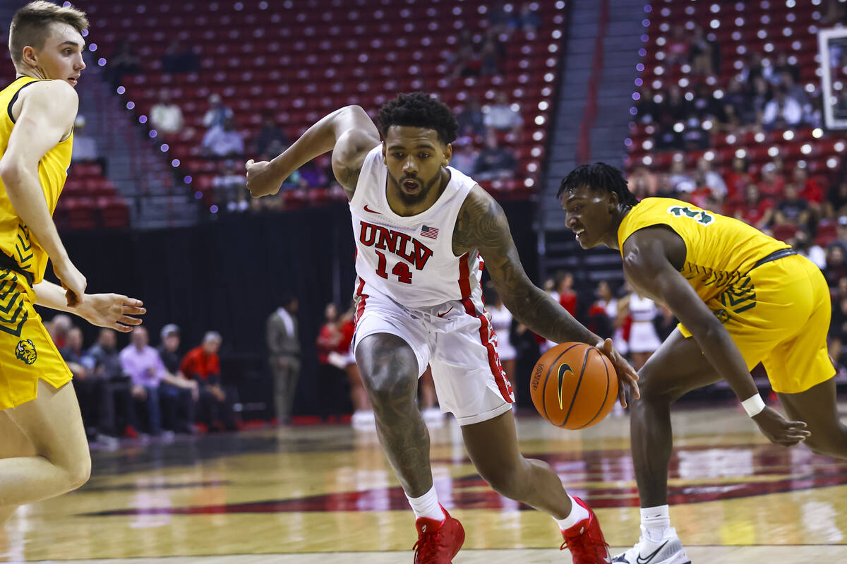 UNLV Rebels forward Royce Hamm Jr. (14) drives to the basket between North Dakota State Bison f ...