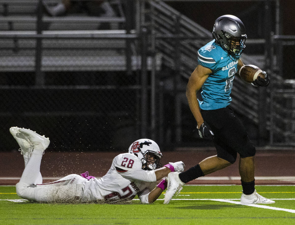 Desert Oasis defensive end Xzavery Simi (28) unable to stop Silverado HighÕs running back ...