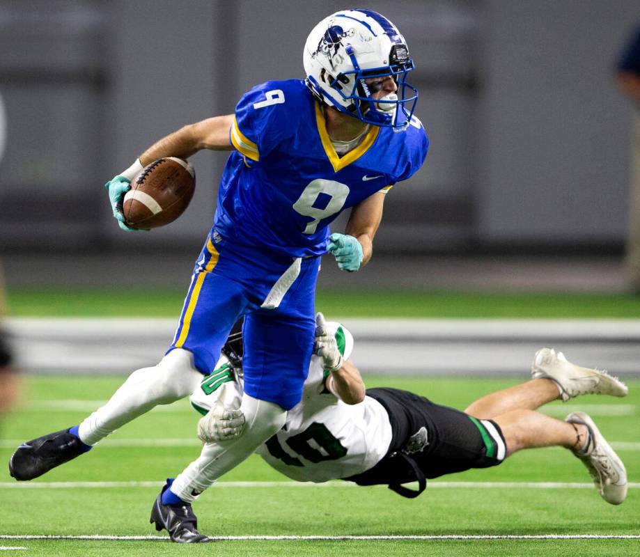 Virgin Valley strong safety Isaiah Frieling (10) attempts to tackle Moapa Valley wide receiver ...