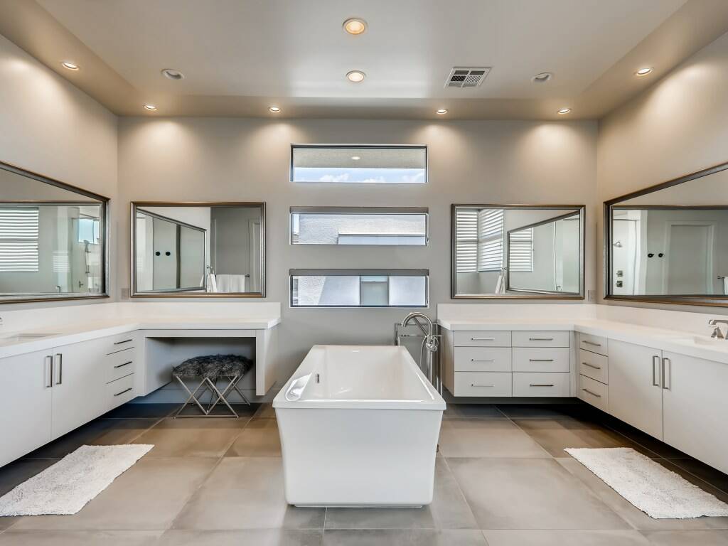 The master bath. (HomeSmart Encore)