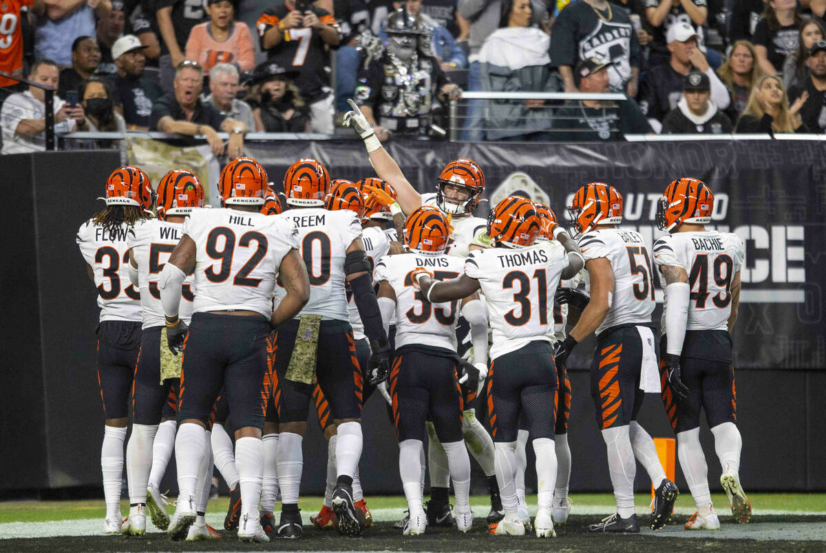 The Cincinnati Bengals defense celebrates an interception by Cincinnati Bengals cornerback Eli ...