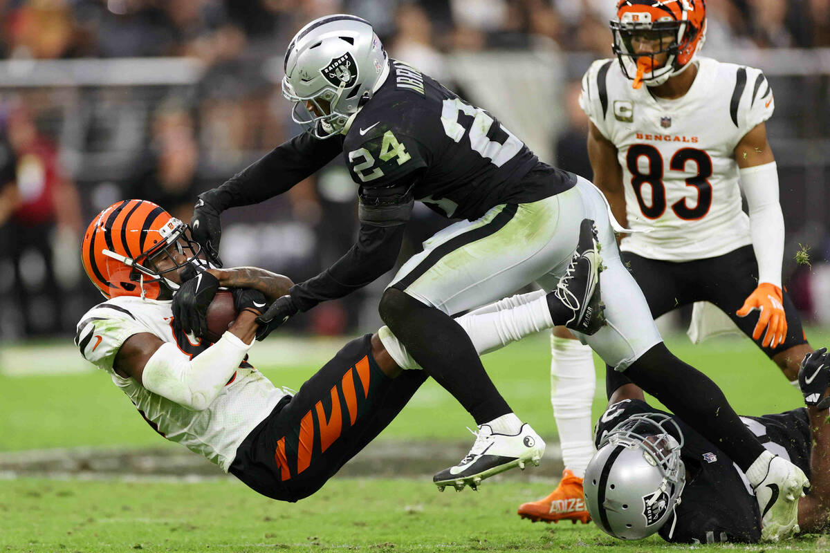 Raiders free safety Tre'von Moehrig (25) tackles Cincinnati Bengals wide receiver Mike Thomas ( ...