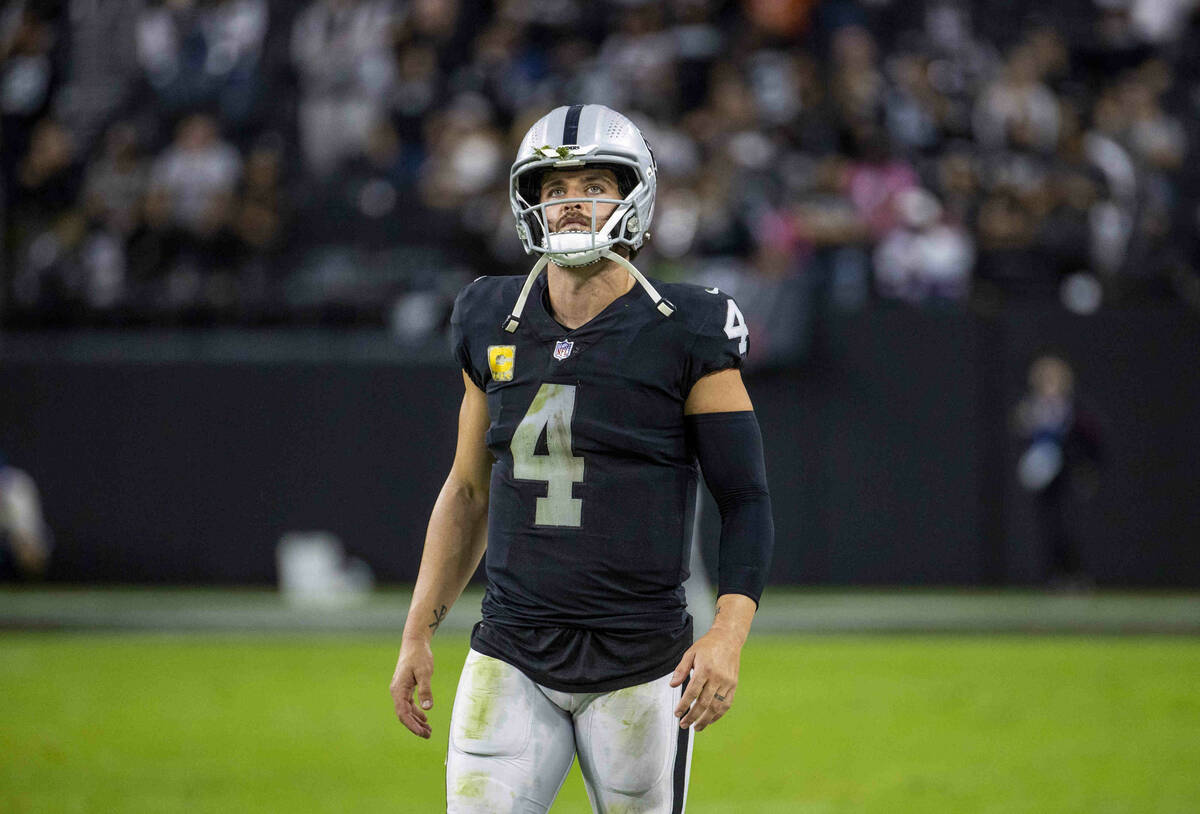 Raiders quarterback Derek Carr (4) looks to the clock late in the game while losing to the Cinc ...