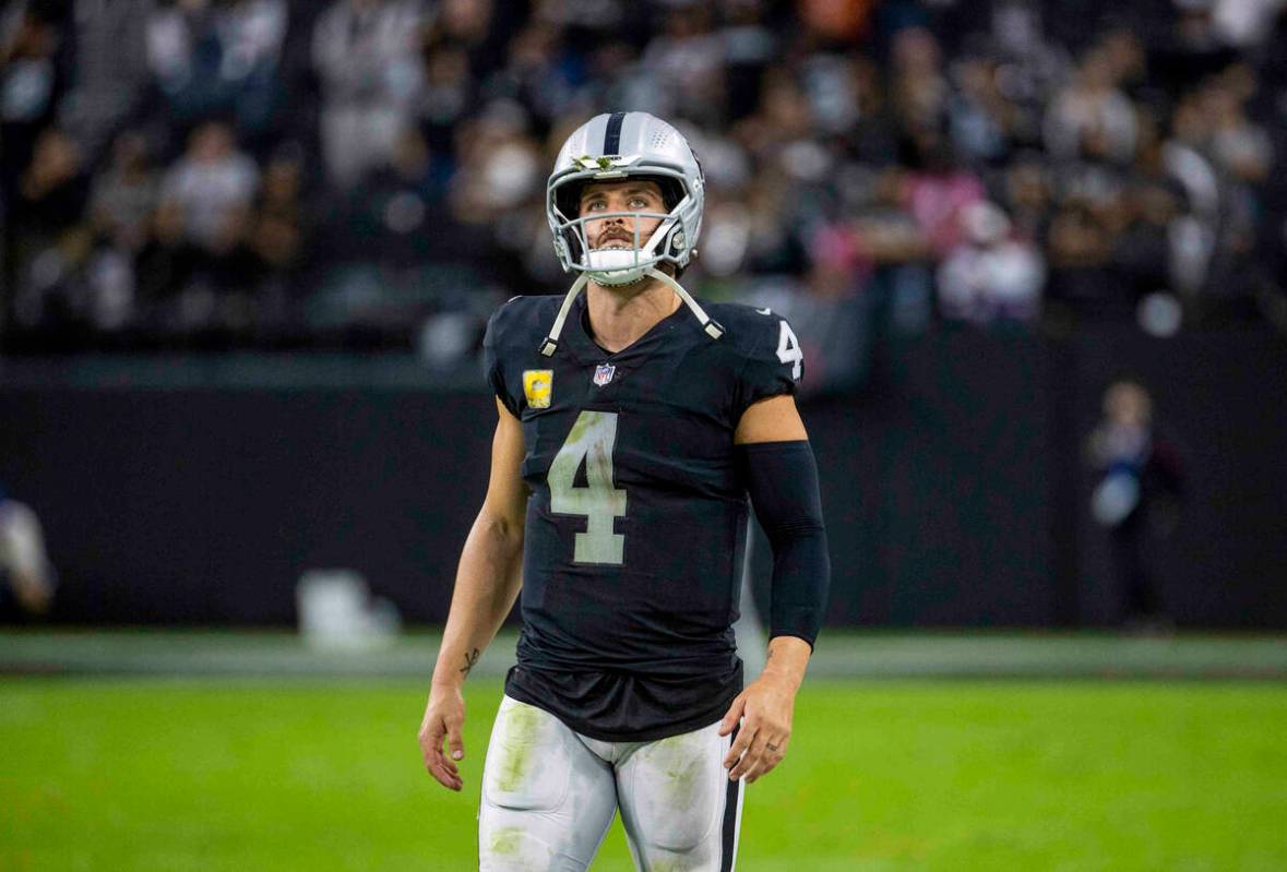 Raiders quarterback Derek Carr (4) looks to the clock late in the game while losing to the Cinc ...