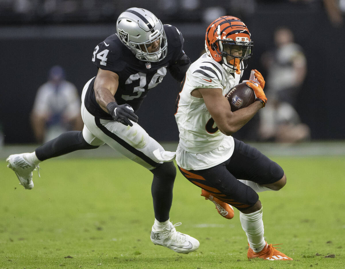 Cincinnati Bengals wide receiver Tyler Boyd (83) breaks free past Raiders outside linebacker K. ...
