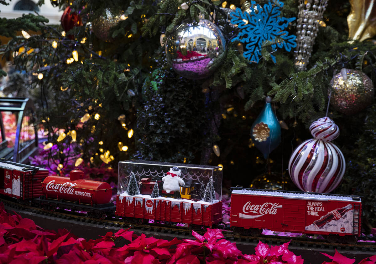 Bellagio Conservatory welcomes holidays on Las Vegas Strip — PHOTOS, The  Strip