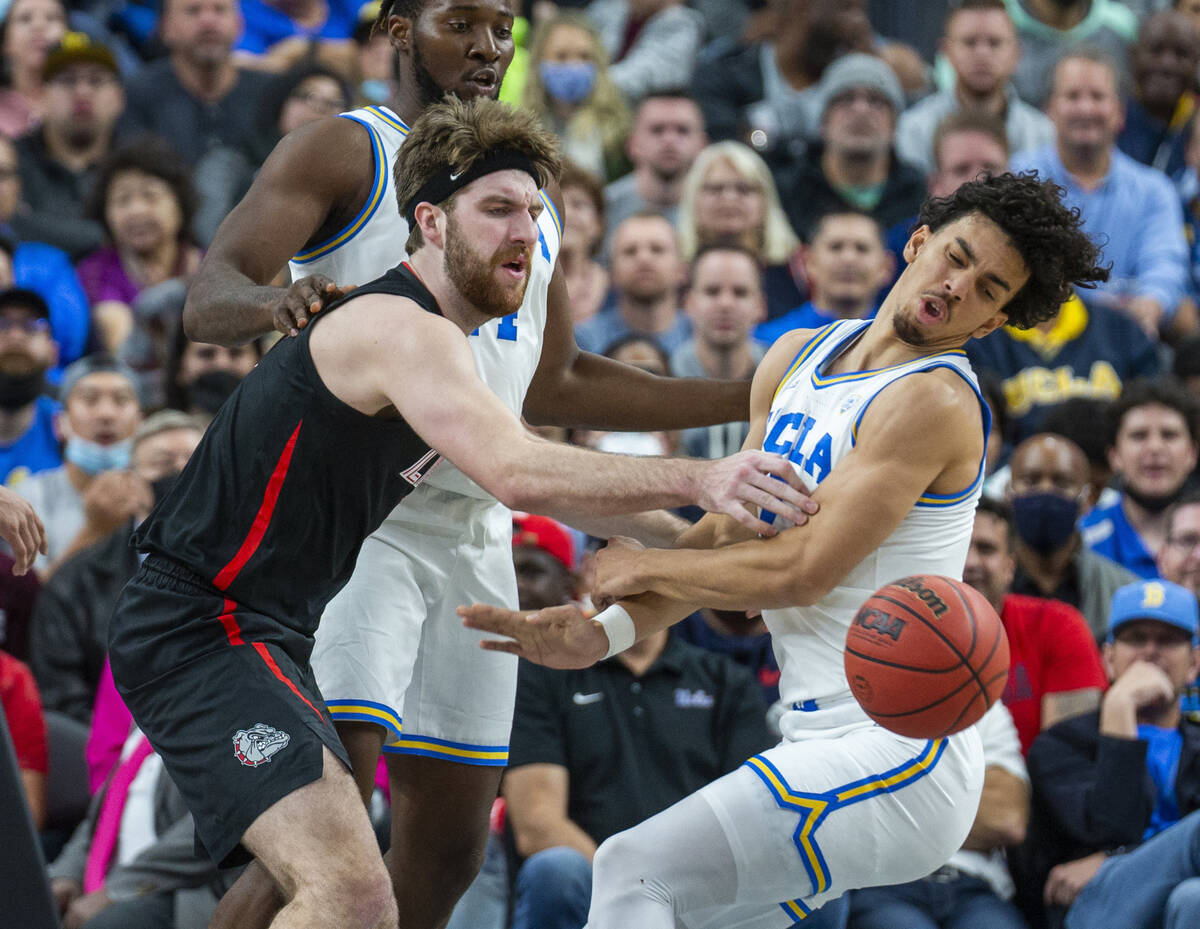Gonzaga forward Drew Timme (2) loses the ball to UCLA guard Jules Bernard (1) during the first ...